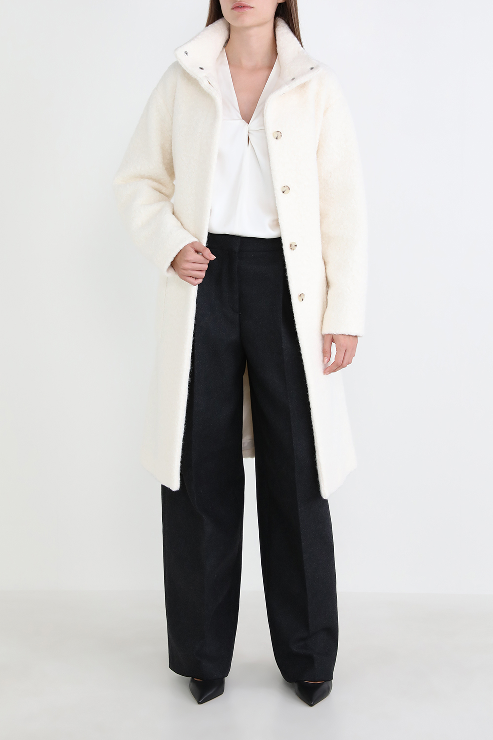 תמונת כל הלוק של מעיל פרוותי